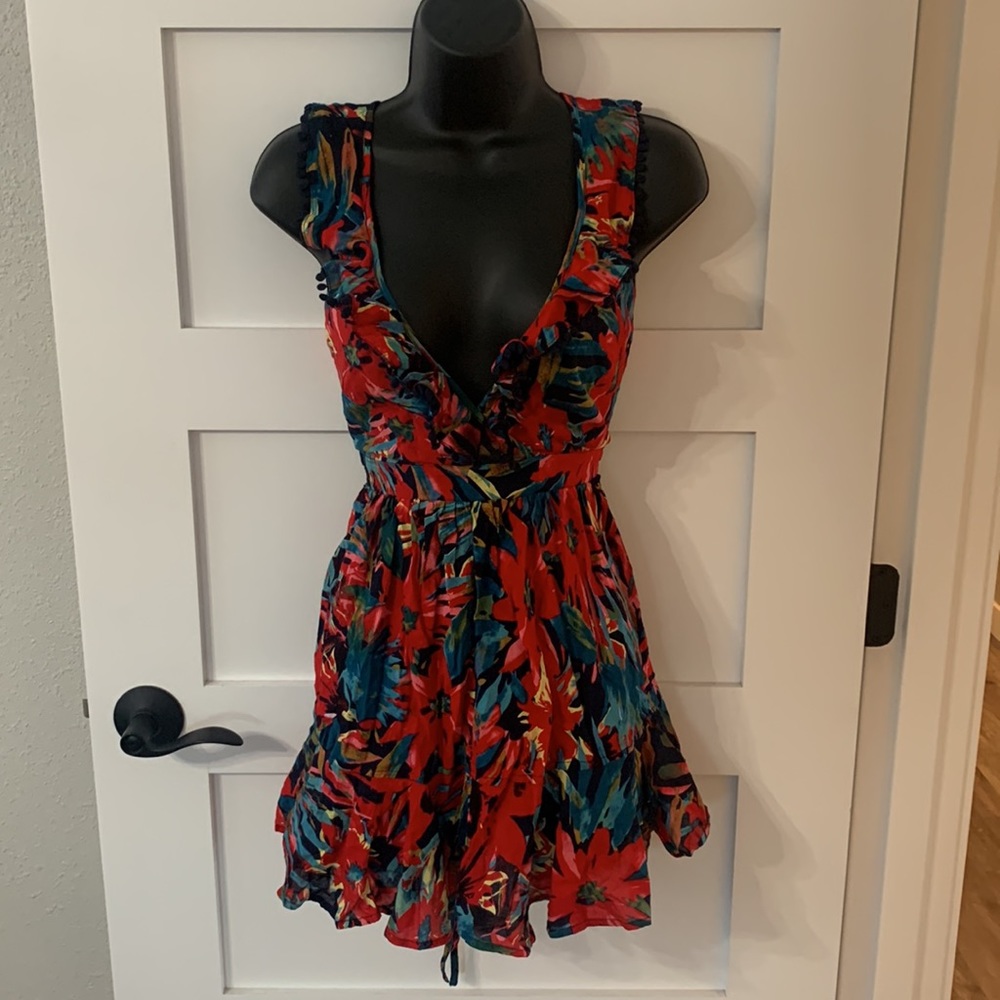 Boutique “Pretty In Paradise” Floral Tropical Dress Open Back M NWOT